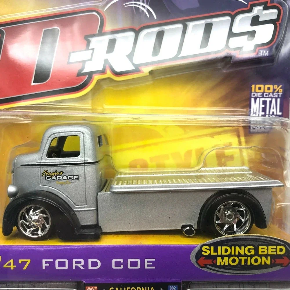 Jada D-Rods 47 1947 Ford COE Car Hauler Sliding Bed Sergio's Garage Diecast 1/64